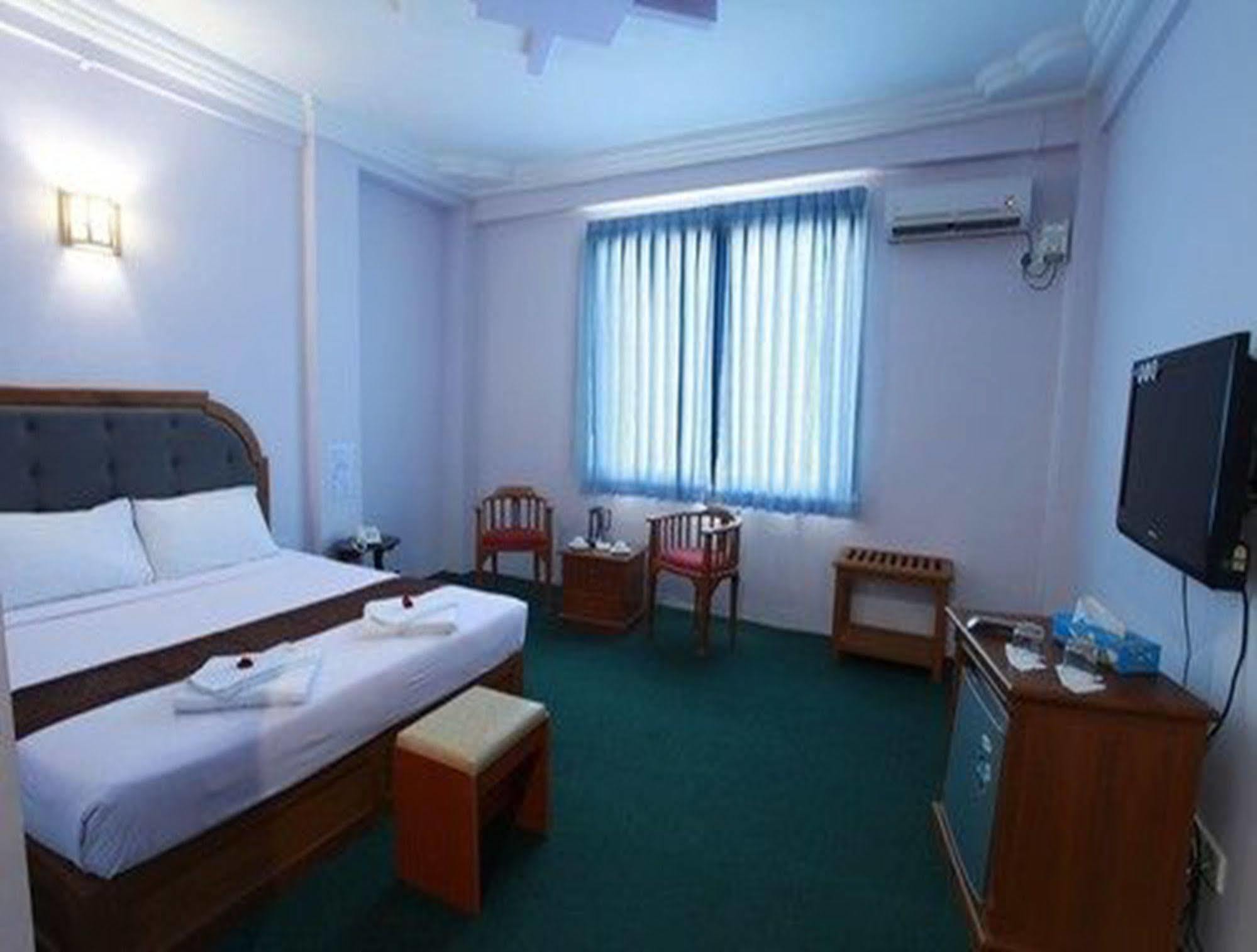 Hotel Glory Yangon Dış mekan fotoğraf