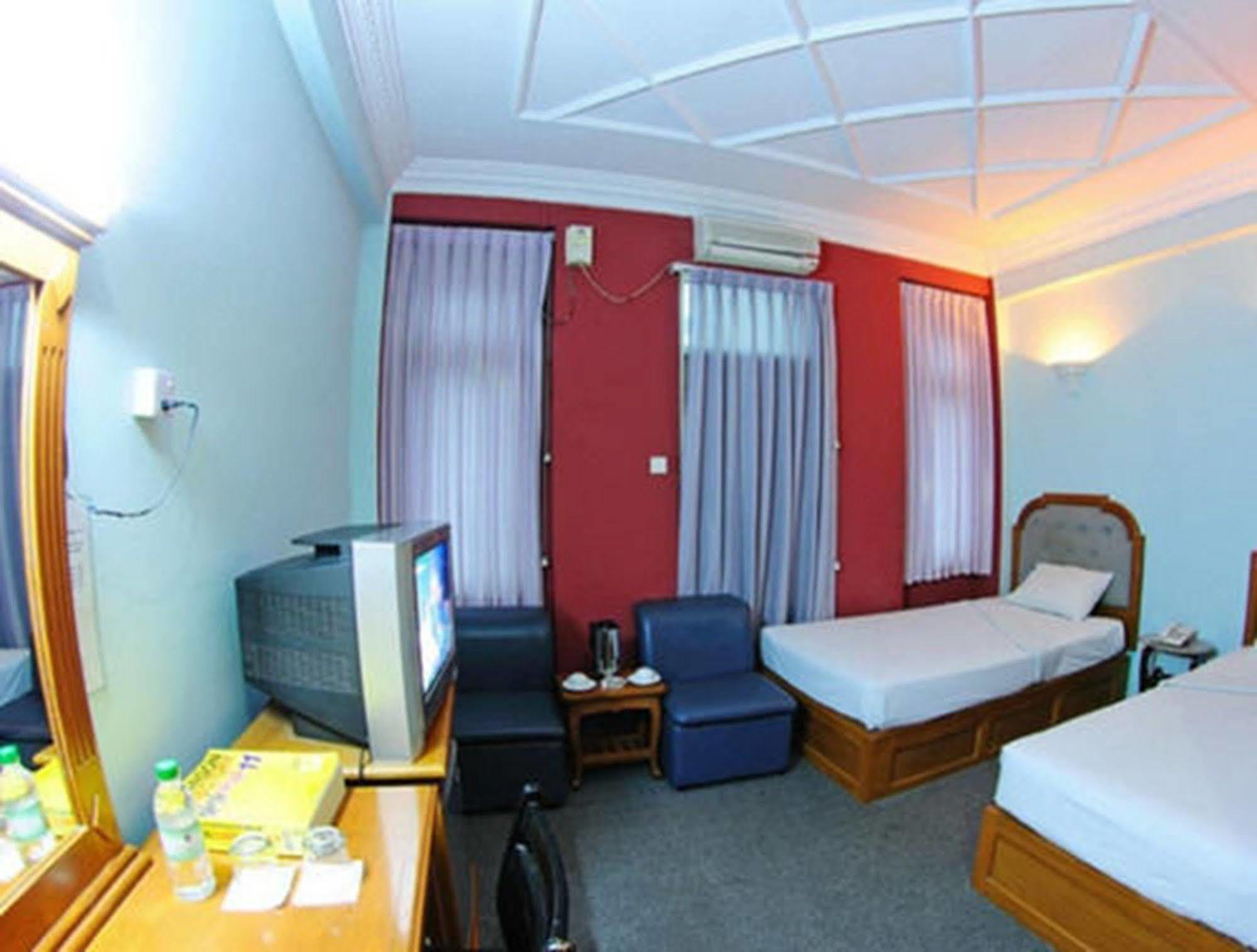 Hotel Glory Yangon Dış mekan fotoğraf